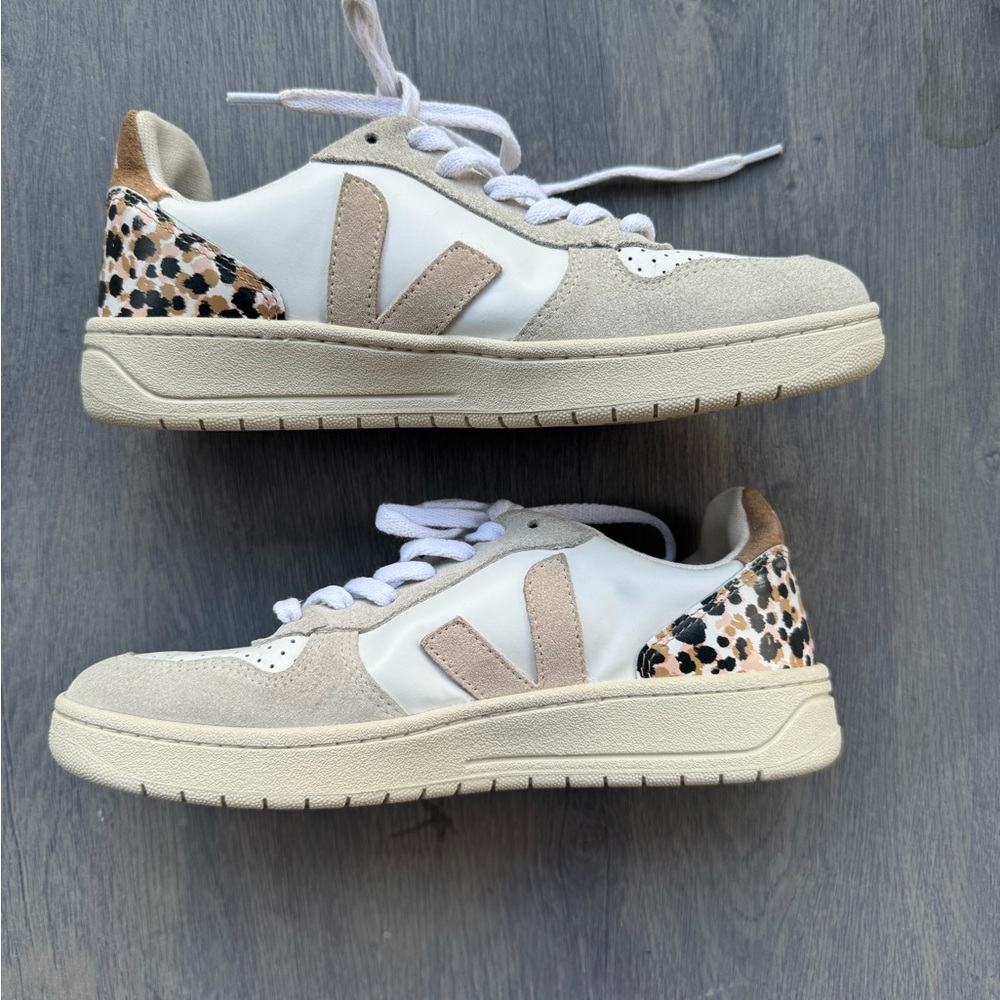 Veja White and Tan Sneakers Retro-Inspired Design - Picture 2 of 10